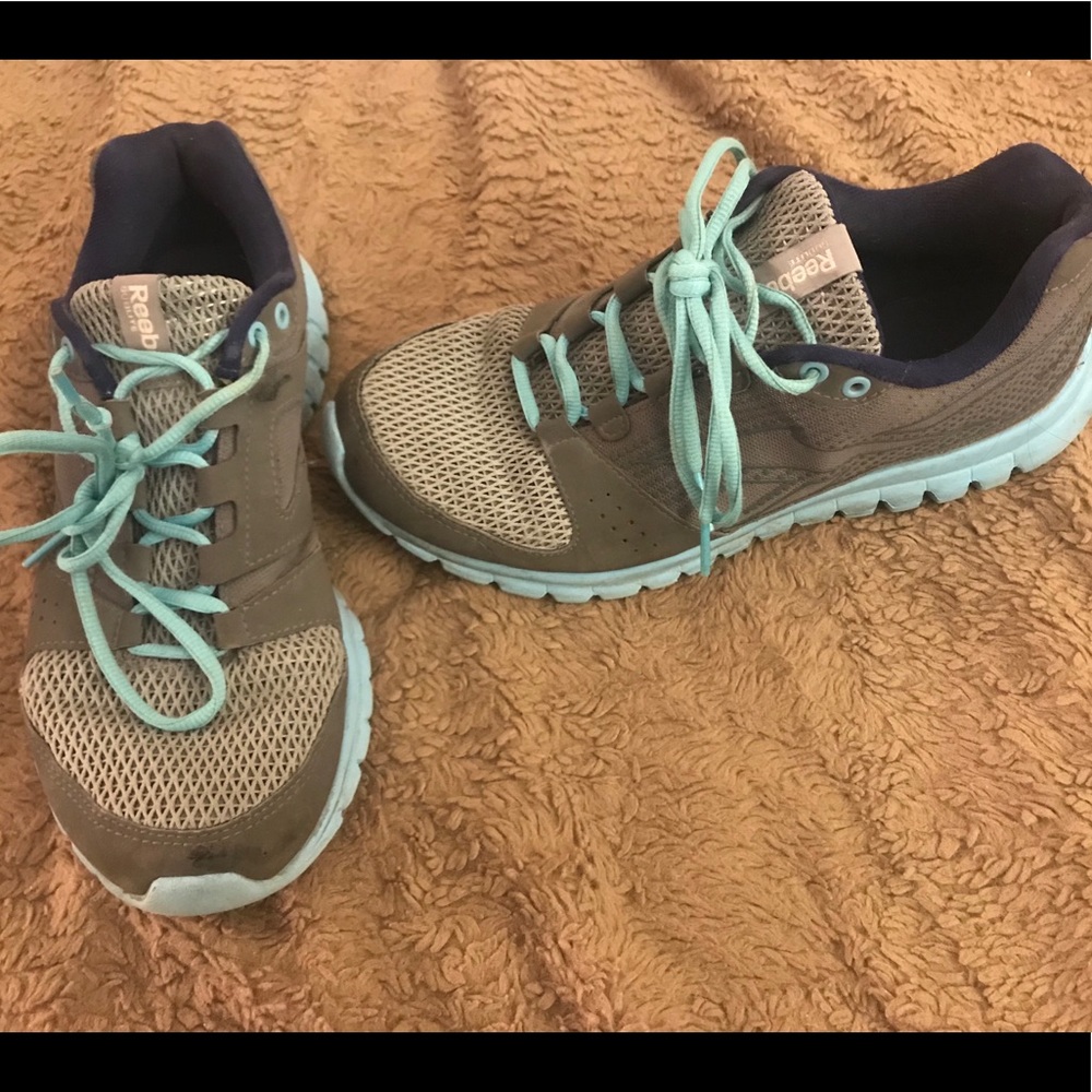 Reebok size 8 shoe